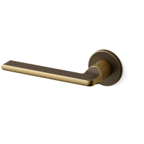 1751L Grint deurkruk op rozet linkswijzend, matbrons gegraveerd