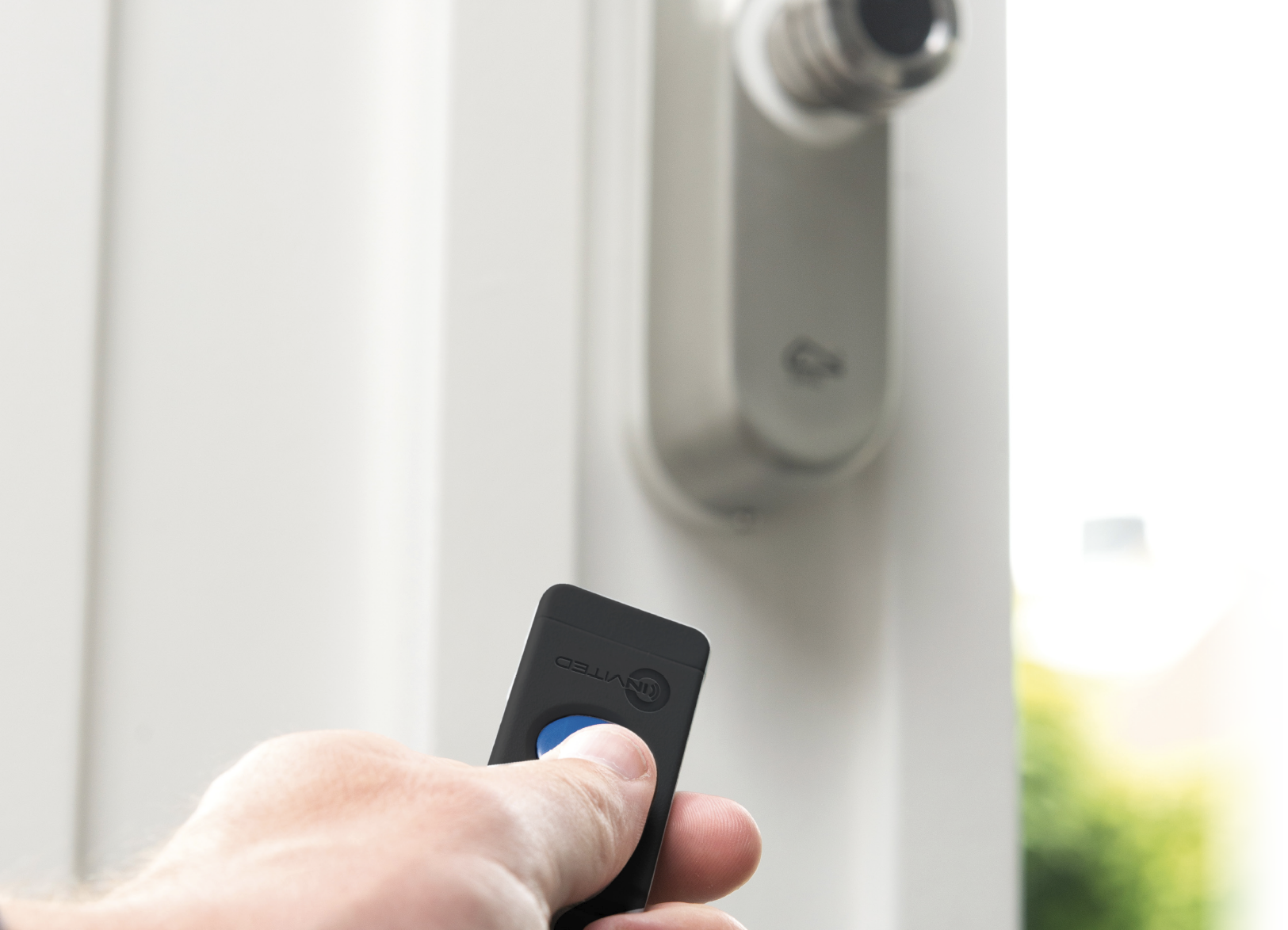 U bedient de smart lock onder andere met een afstandsbediening